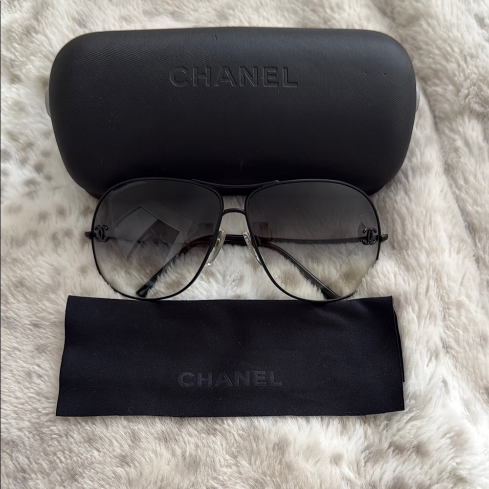 CHANEL Gradient Black Aviator Sunglasses